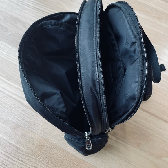 BASS Small Black Backpack EUC - Picture 5 of 7